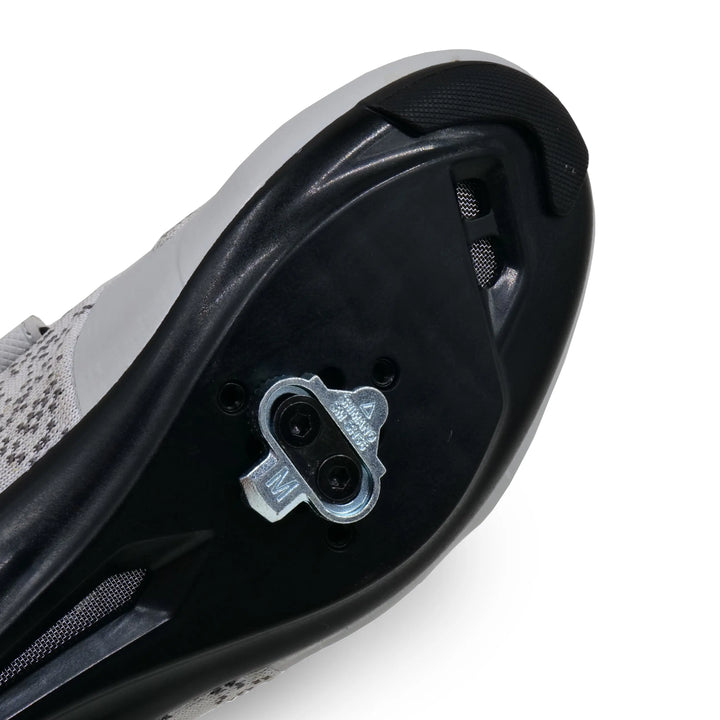 shimano sm-sh56 cleat set - silver back view and withboot