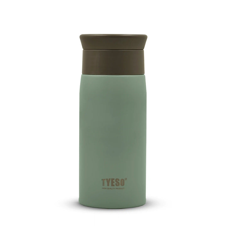 Green TYESO vacuum-insulated bottle with brown lid on a white background
